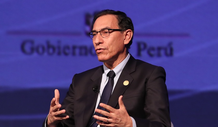 Pese a entregar su pasaporte, en Perú creen que Vizcarra se puede volar