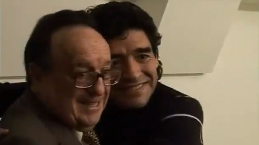 Video: ¡Parecía un niño! El emotivo video de Maradona cumpliendo el sueño de conocer a Chespirito