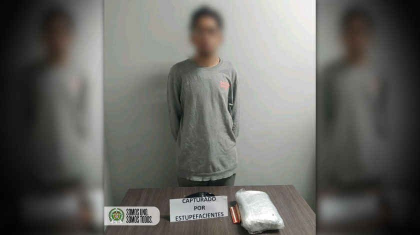 ¡Qué joyita! Entrando al Metro, cogieron a este pelado con medio kilo de marihuana 1 Que joyita Entrando al Metro cogieron a este pelado con medio kilo de marihuana
