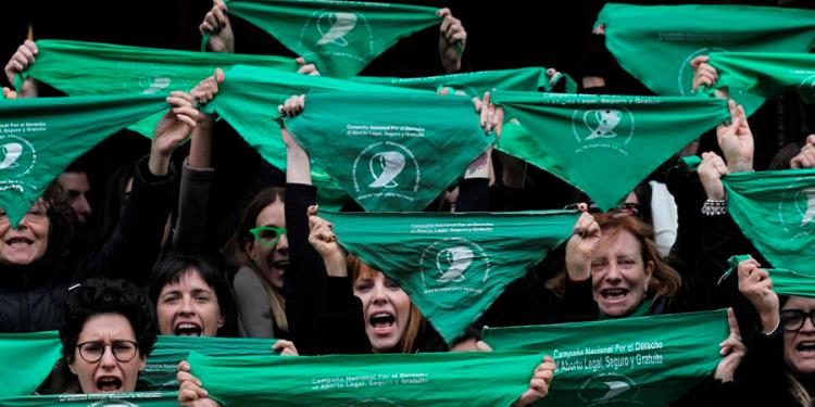 En marcha el debate reglamentario por el aborto legal en Argentina