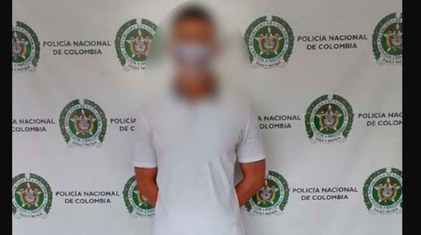¡Bestia! Fue capturado cuando atacaba a golpes a su pareja en plena calle de Medellín 1 captuado en la avanzada por violencia intrafamiliar