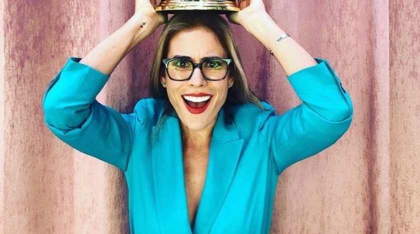 FOTOS: Sin ropa y desprevenida, Carolina Ramírez cubrió su cuerpo con una almohada