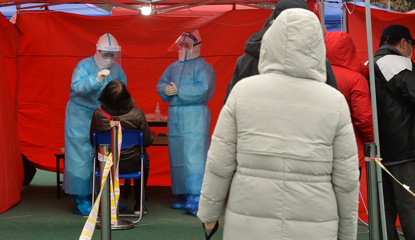 China negocia con la OMS el viaje de sus expertos para investigar el origen del virus