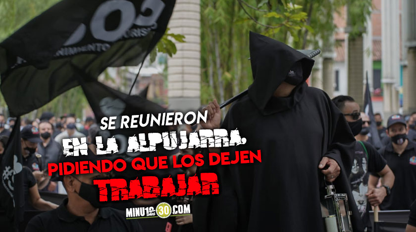 Fotos y video: con banderas negras, sector del entretenimiento pide no más cierres nocturnos