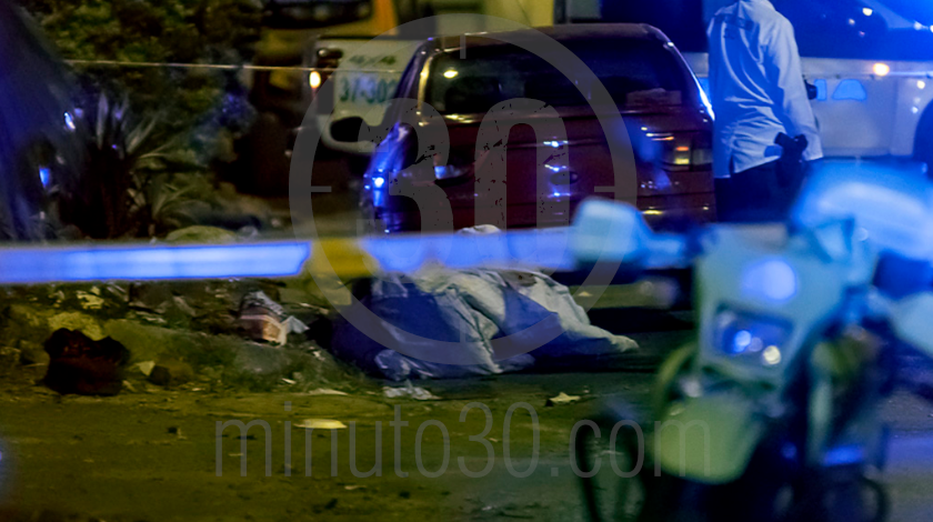 EN FOTOS Y VIDEO: Desde un carro tiraron un cuerpo “embolsado” en una calle de Aranjuez 4 embolsado en una calle de aranjuez 22 11 2020 1