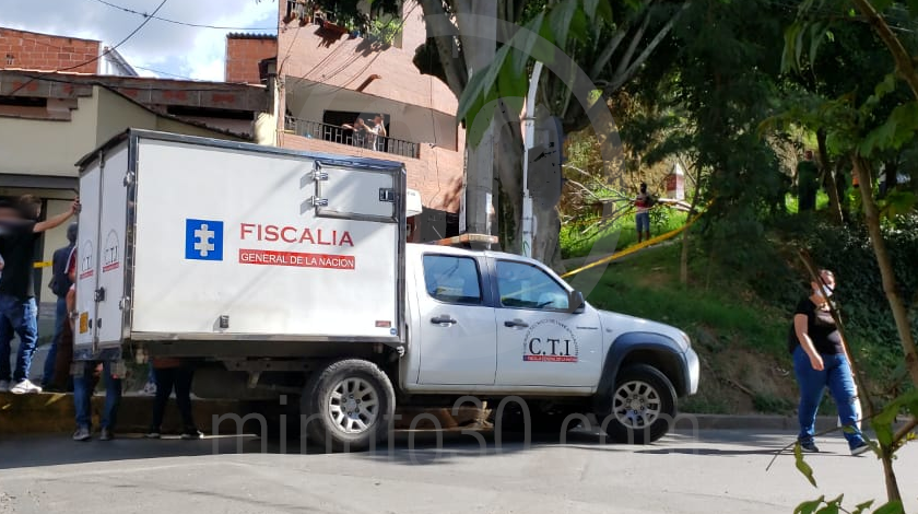 EN FOTOS Y VIDEO: A balazos mataron a un joven al frente del cementerio de Copacabana 5 homicidio en copacabana 25 11 2020 3