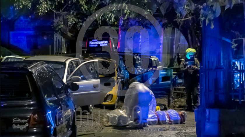 EN FOTOS Y VIDEO: Estaba en un carro por el Doce de Octubre cuando un sujeto a pie lo acribilló a disparos 9 homicidio en el Doce de Octubre Medellin 18 11 2020 2