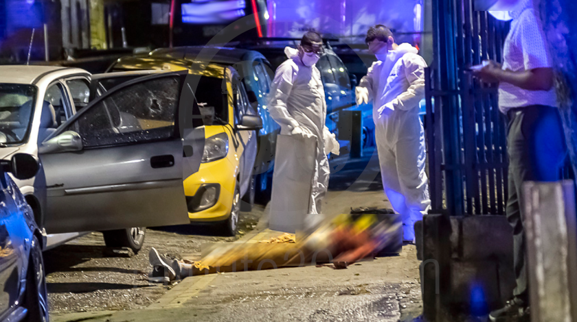 EN FOTOS Y VIDEO: Estaba en un carro por el Doce de Octubre cuando un sujeto a pie lo acribilló a disparos 7 homicidio en el Doce de Octubre Medellin 18 11 2020 8