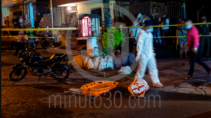 EN FOTOS Y VIDEO: ¡De un tiro lo tumbaron de la moto! Asesinaron a un hombre en Pedregal 8 homicidio en pedragal 07 11 2020 2