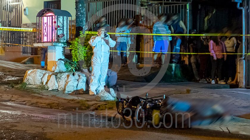 EN FOTOS Y VIDEO: ¡De un tiro lo tumbaron de la moto! Asesinaron a un hombre en Pedregal 2 homicidio en pedragal 07 11 2020 3