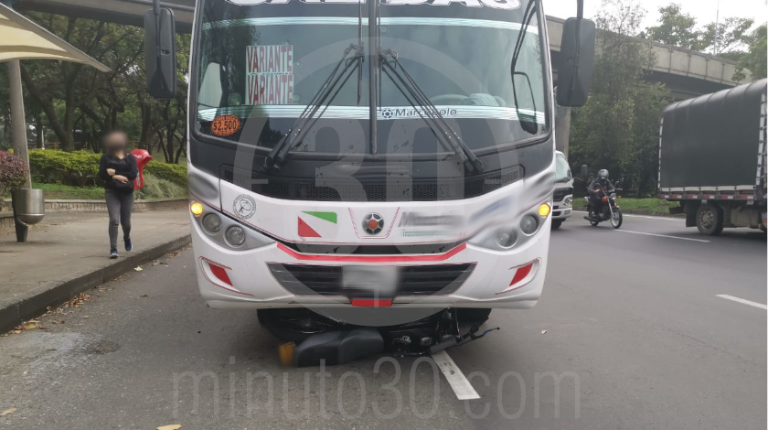 FOTOS : ¡Al parecer era fletero! El que murió en accidente en la Autopista estaba huyendo 13 muerte de presunto ladron en accidente de transito en la regional 1