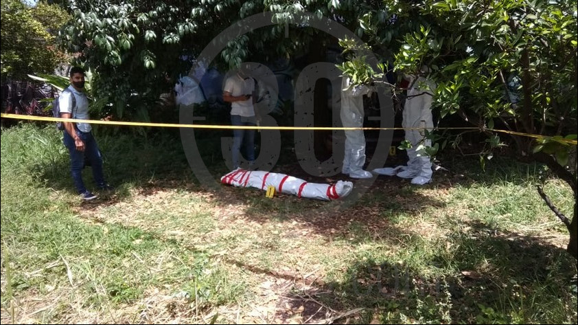 FOTOS: Encontraron el cuerpo de un hombre con heridas por arma blanca en una 'desolada' finca de Itagüí 7 muerto itagui finca4
