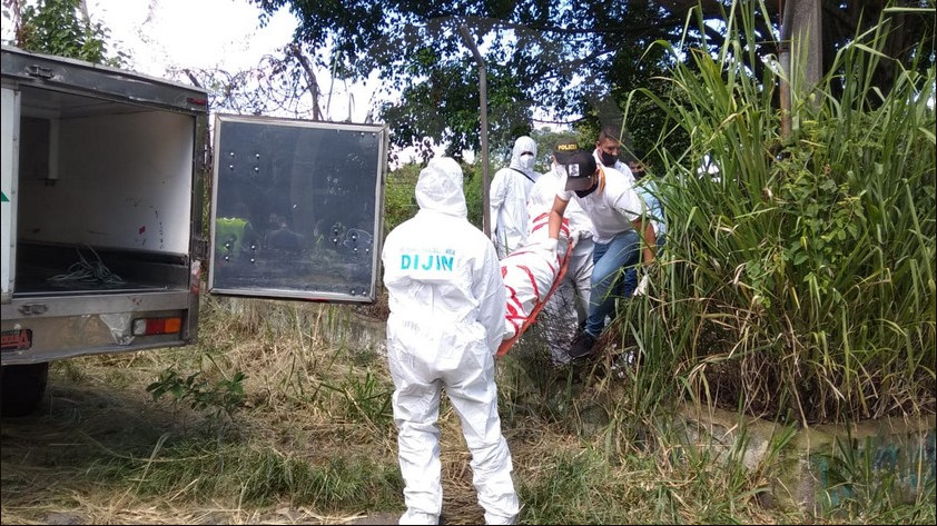 FOTOS: Encontraron el cuerpo de un hombre con heridas por arma blanca en una 'desolada' finca de Itagüí 11 muerto itagui finca8