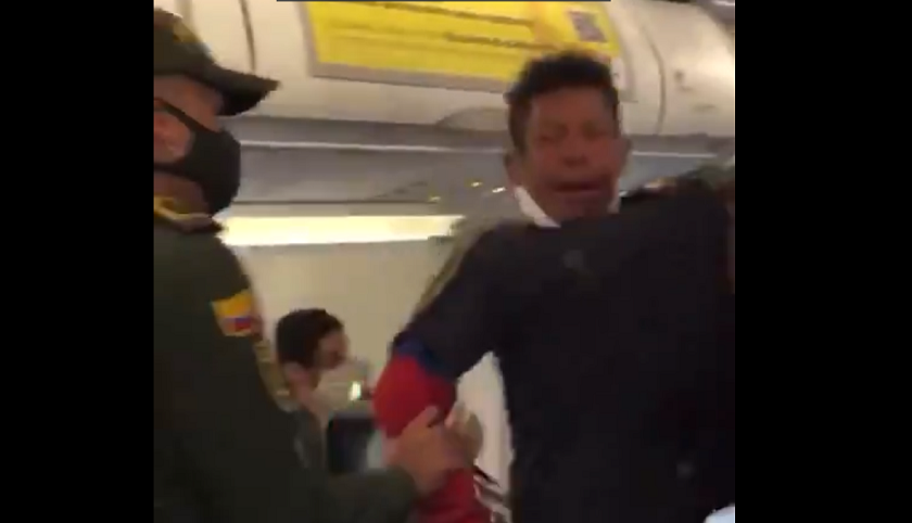 Viva Air explica que sí era un pasajero y no un habitante de calle el hombre del video viral