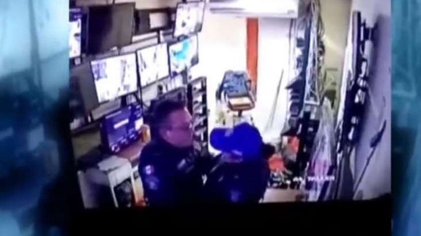 VIDEO: ¡Se les fue hondo! Policías quedaron grabados mientras tenían sexo en su lugar de trabajo