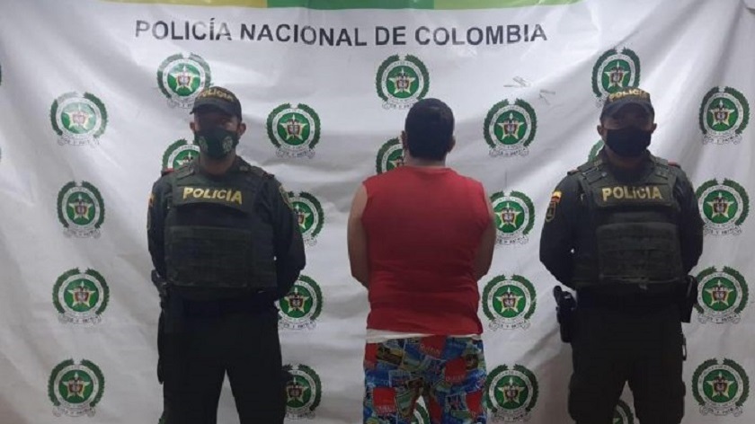 Capturado hombre de 33 años por maltratar a su esposa, al parecer por celos