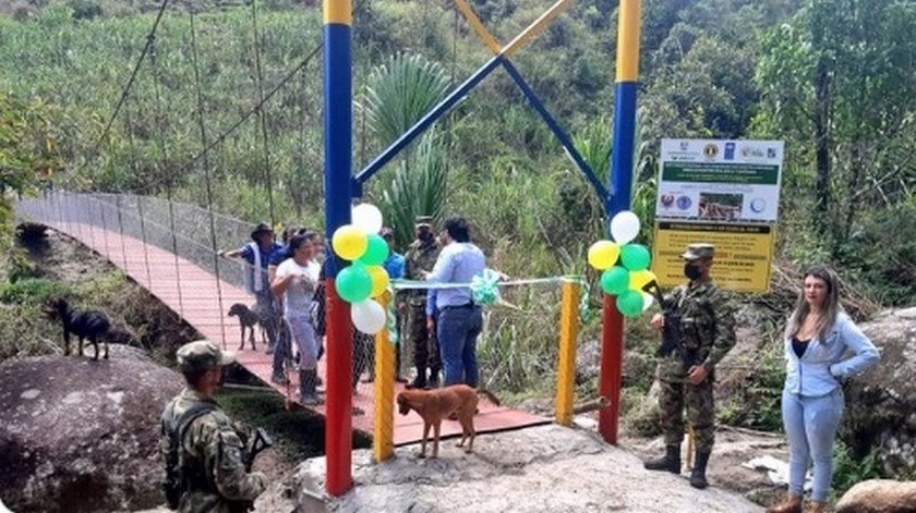Para reducir el riesgo de desastres, entregaron puente peatonal en vereda de Nariño, Antioquia