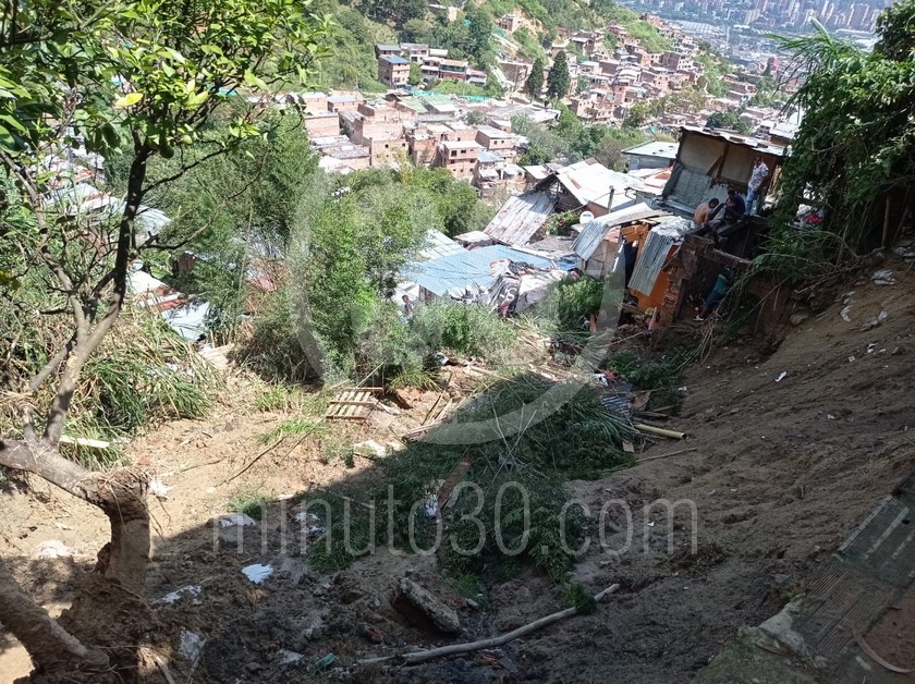 FOTOS: Autoridades adelantan labores de búsqueda de las personas desaparecidas en derrumbe de Itagüí 23 4 6 2