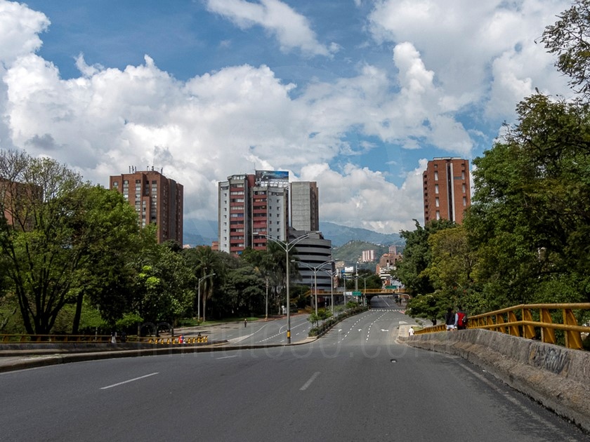 FOTOS: ¡25 atípico! Así se vio Medellín en toque de queda y antes del aguacero de este viernes 6 DSCN9909