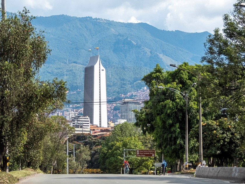 FOTOS: ¡25 atípico! Así se vio Medellín en toque de queda y antes del aguacero de este viernes 13 DSCN9928