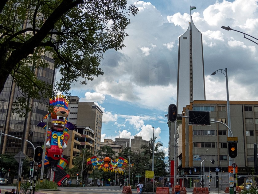 FOTOS: ¡25 atípico! Así se vio Medellín en toque de queda y antes del aguacero de este viernes 17 DSCN9937