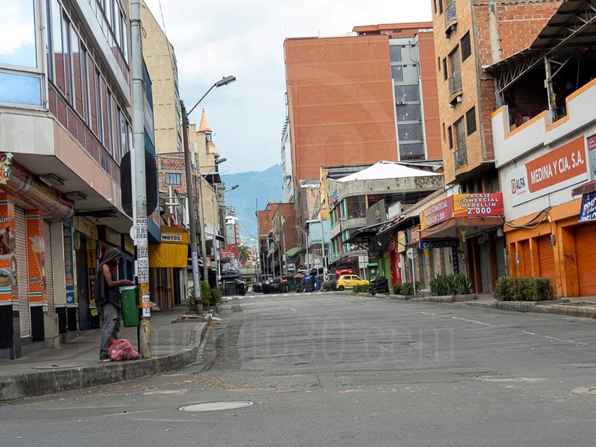 FOTOS: ¡25 atípico! Así se vio Medellín en toque de queda y antes del aguacero de este viernes 34 DSCN9964
