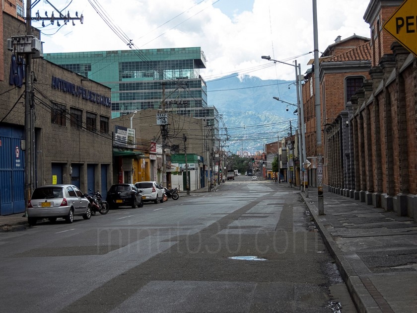 FOTOS: ¡25 atípico! Así se vio Medellín en toque de queda y antes del aguacero de este viernes 35 DSCN9965