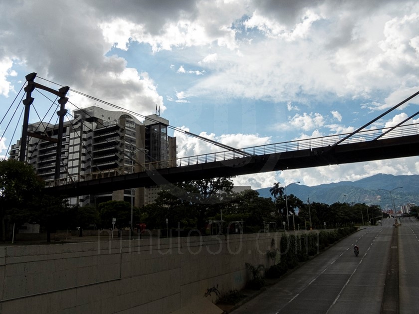 FOTOS: ¡25 atípico! Así se vio Medellín en toque de queda y antes del aguacero de este viernes 36 DSCN9966