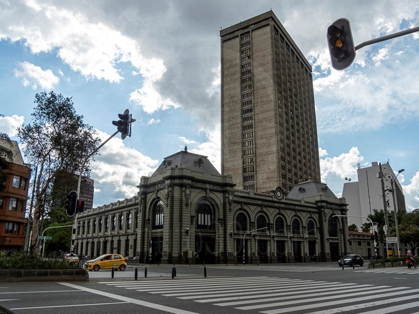FOTOS: ¡25 atípico! Así se vio Medellín en toque de queda y antes del aguacero de este viernes 37 DSCN9970