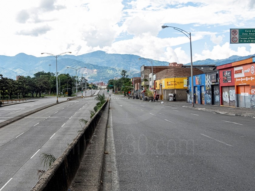 FOTOS: ¡25 atípico! Así se vio Medellín en toque de queda y antes del aguacero de este viernes 45 DSCN9982