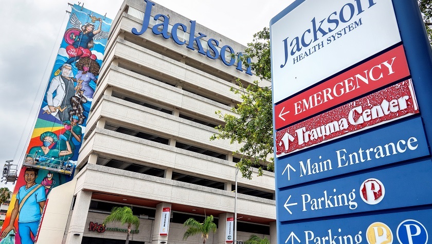 Enfermera es dada de alta tras permanecer 9 meses ingresada con covid-19