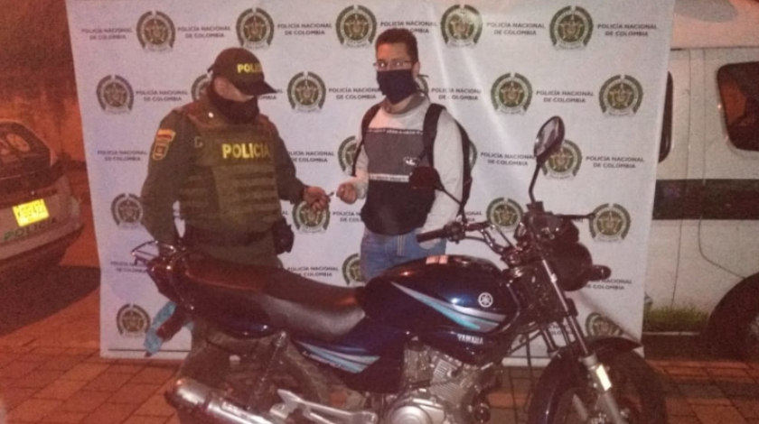 En cuestión de minutos la Policía recuperó una moto que se habían robado en Prado Centro 1 MOTO RECUPERADA