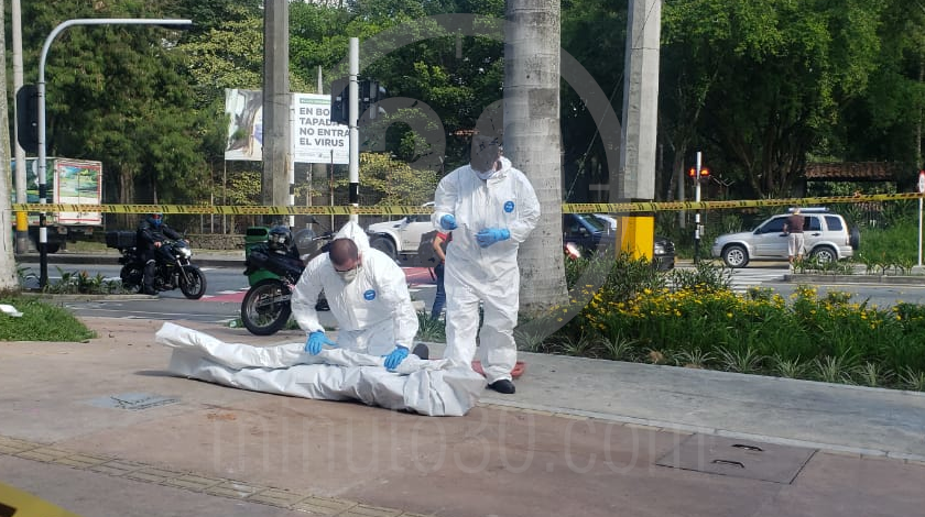 FOTOS Y VIDEO: Esta mañana encontraron a una mujer sin vida por la U. de A. 3 MUJER MUERTA HALLADA EN INMEDIACIONES DE LA UDEA 1