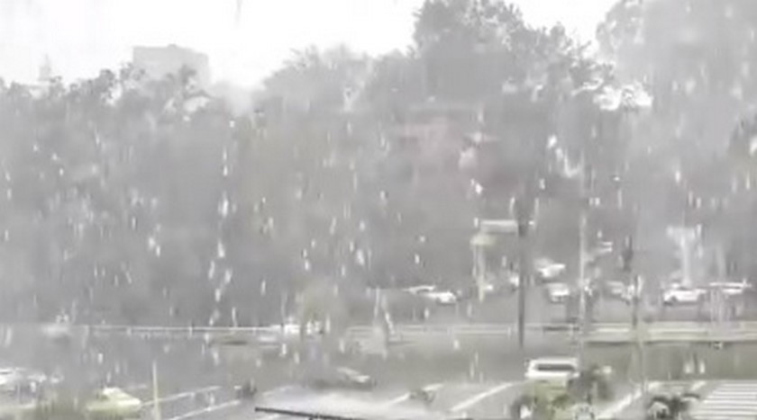 VIDEOS: Otra tarde lluviosa en Medellín, tremendo aguacero cae en varios sectores de la ciudad este sábado