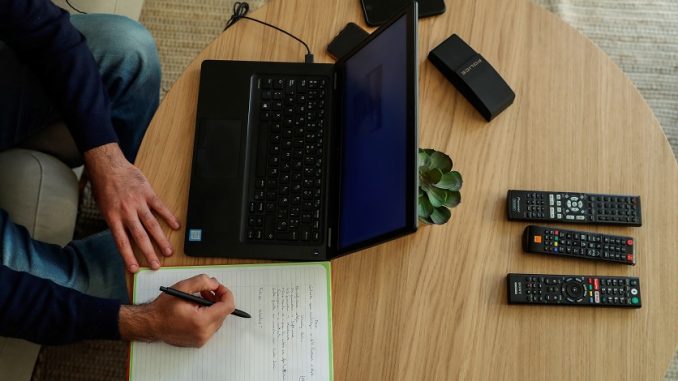 El derecho a desconectar: cuando el teletrabajo invade la vida privada
