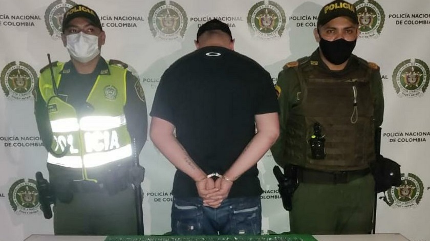 Llevaba pa' prender y no eran velitas: Hombre capturado en la comuna 13 con 330 cigarrillos de marihuana 1 capturado estupefacientes comuna trece