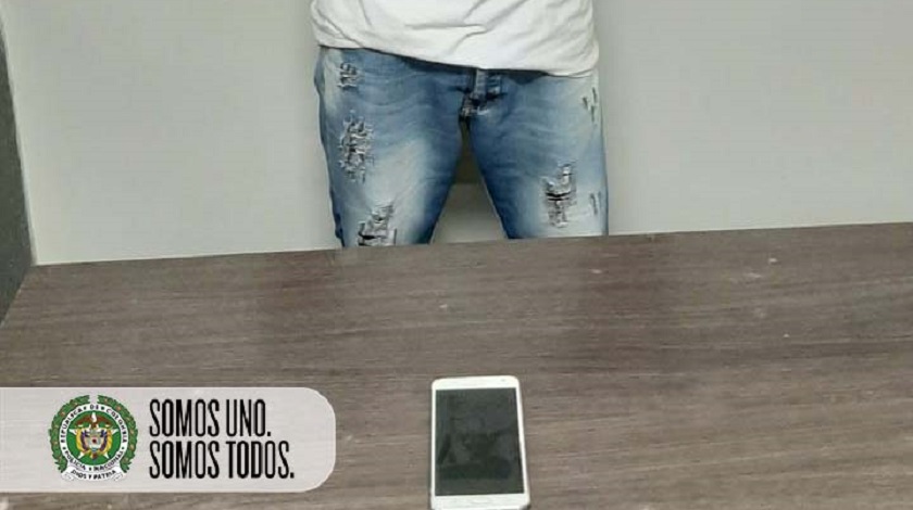 ¡Están desatados! Pilas con los ladrones de celulares que en 24 horas cogieron 3 en el metro 1 Captura de ladrones de celulares en Metro de Medellín