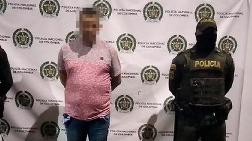¡Lo pillaron! Cogieron en plena vía pública de Medellín a presunto integrante de 'Los Pájaros' teniendo 'domiciliaria' 1 capturado