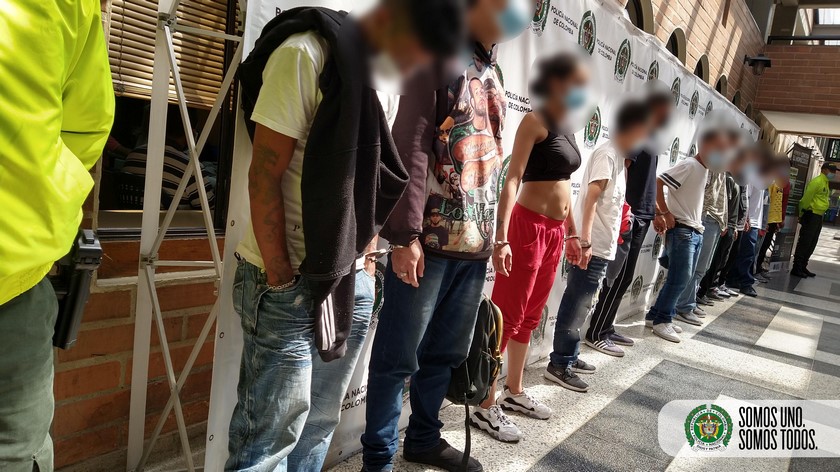 VIDEO: Cogieron a 14 de 'Los Calvos', estarían vendiendo droga en Aranjuez, Campo Valdés y El Calvario 3 capturados los calvos