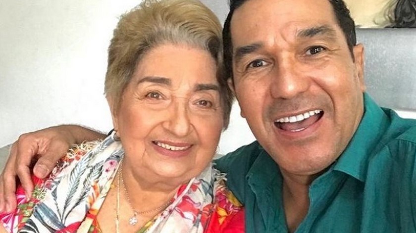 VIDEO: Checo Acosta rompió en llanto al hablar de su mamá, murió a causa del covid