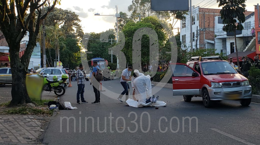 EN FOTOS Y VIDEO: En plena calle de Barrio Antioquia mataron a un hombre que iba a bordo de un carro 3 homicidio en un hombre a bordo de un carro por barrio antioquia 10 12 2020 3