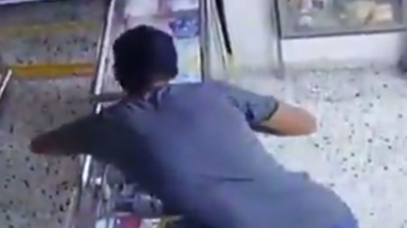 EN VÍDEO: ¡Qué plaga! Este ‘liso’ se robó varios relojes de un almacén