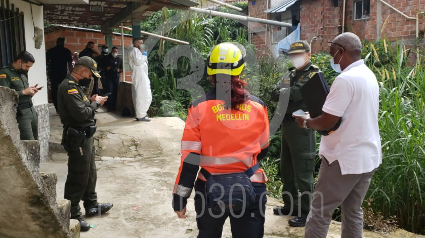 EN FOTOS Y VIDEO: ¡Qué pesar! Un joven presuntamente borracho, murió tras caer a una quebrada 3 muerto en la comuna 8 medellin 2