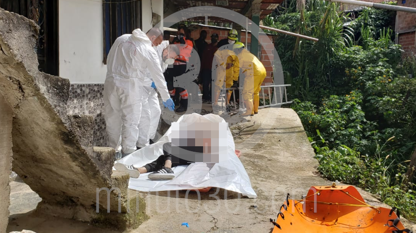EN FOTOS Y VIDEO: ¡Qué pesar! Un joven presuntamente borracho, murió tras caer a una quebrada 8 muerto en la comuna 8 medellin 7