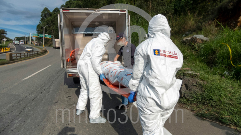 EN FOTOS Y VIDEO: Encontraron un muerto entre unos matorrales a un costado de la Medellín- Bogotá 14 muerto en zona boscosa de la medellin bogota a la altura de la bascula 1 12 2020 5