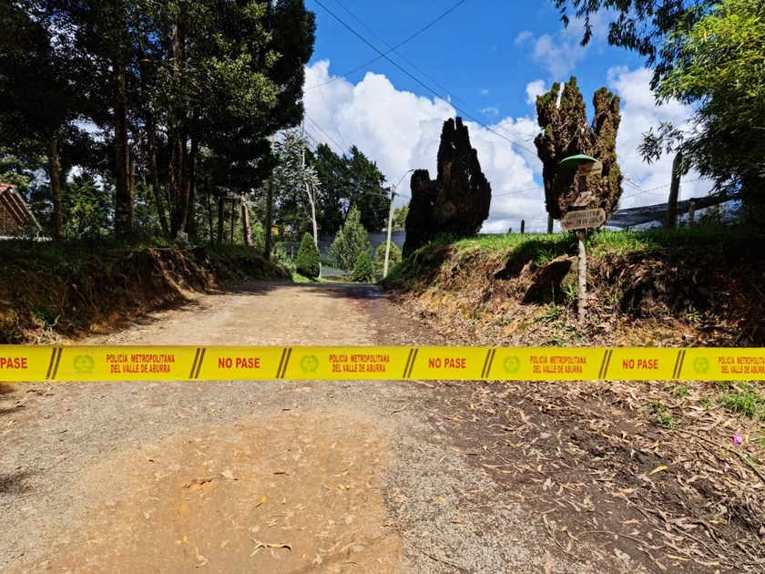 EN FOTOS: Tirado en la vía, encontraron muerto a un hombre en el corregimiento de Santa Elena 4 muerto santa elena4