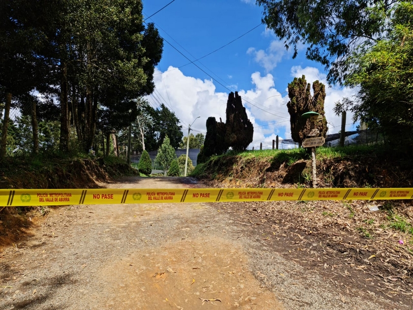 EN FOTOS: Tirado en la vía, encontraron muerto a un hombre en el corregimiento de Santa Elena 6 muerto santa elena6