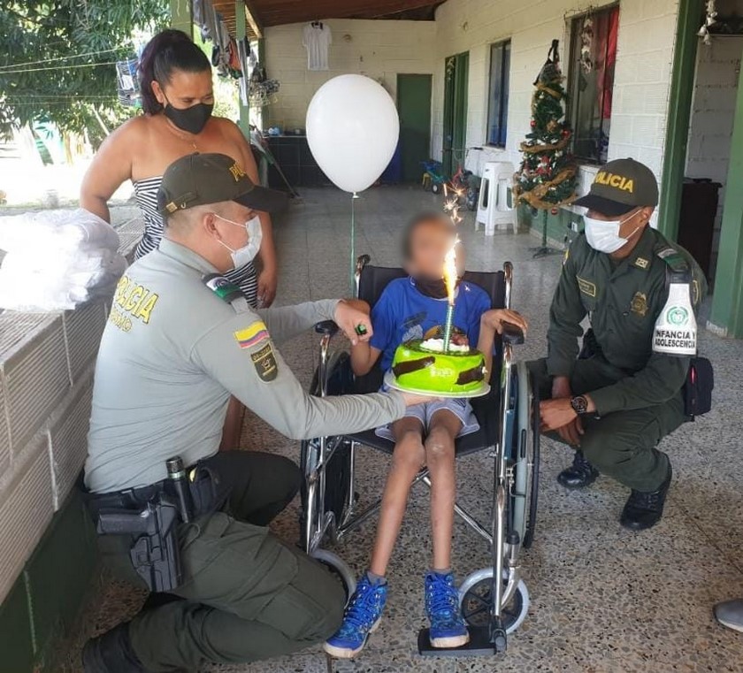 ¡Bien hecho! Policía de Antioquia gestiona silla de ruedas para un niño con parálisis cerebral 6 ponal