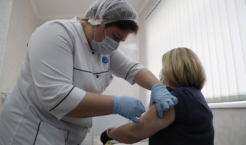 Rusia roza los 2,5 millones de contagios de covid y baraja nuevas medidas