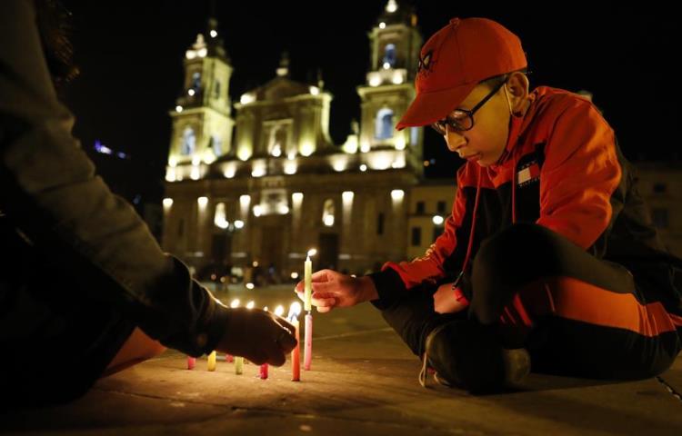 Colombia celebra su tradicional noche de las velitas pese a la pandemia 2 velitas1